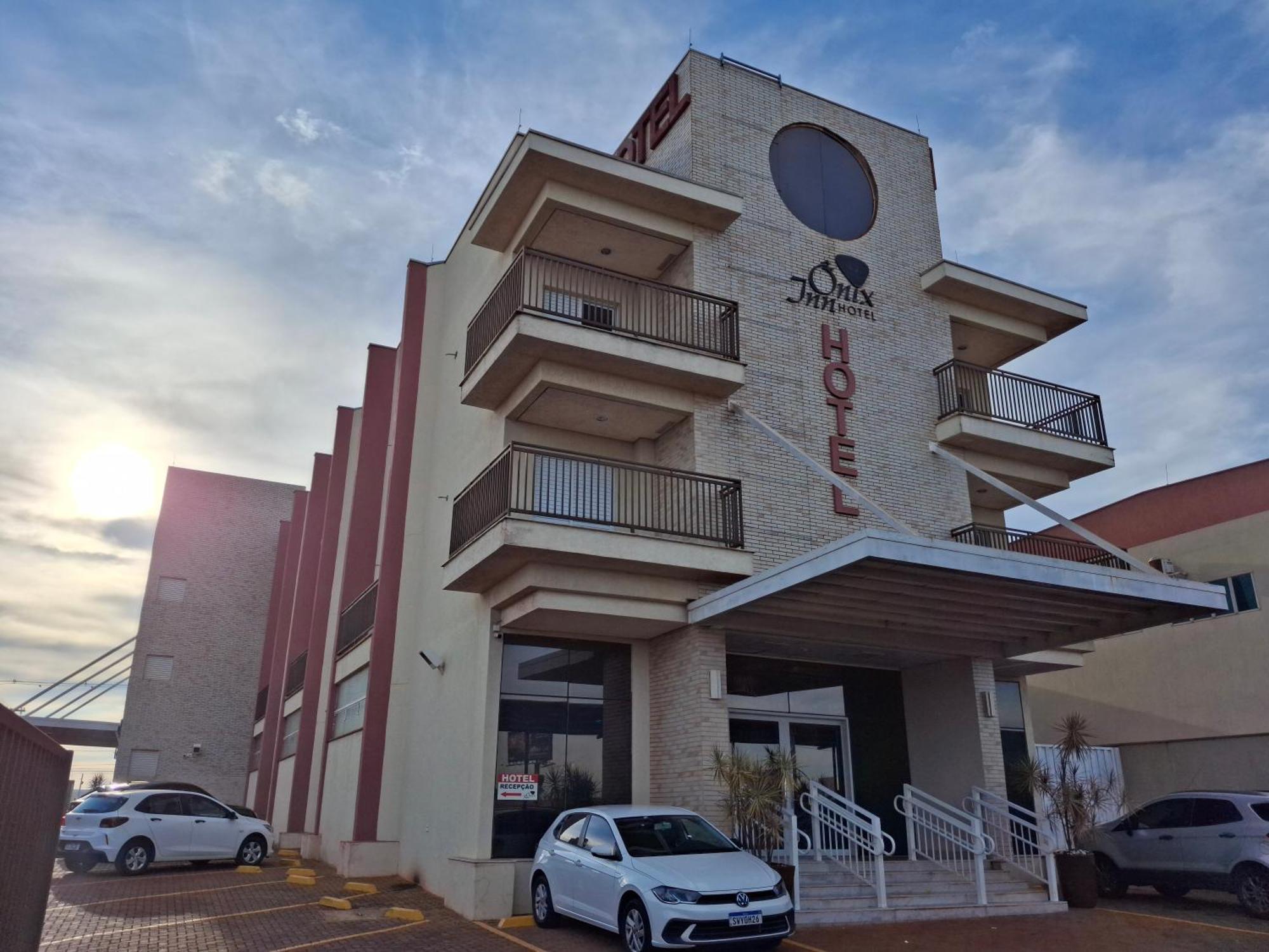 Onix Inn Hotel Cravinhos Exterior photo